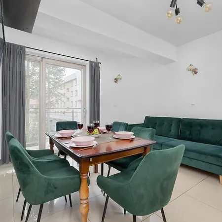 Przestronne W Zakopanem Z Trzema Sypialniami I Parkingiem By Renters Apartment